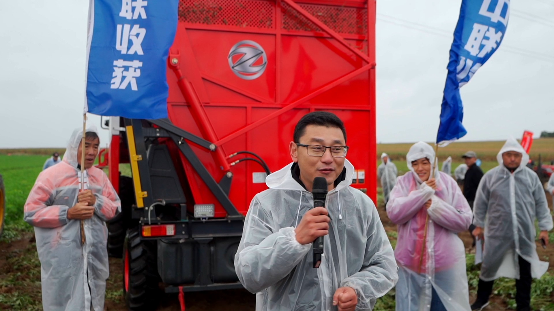 中联收获花生机辽宁阜新地头展