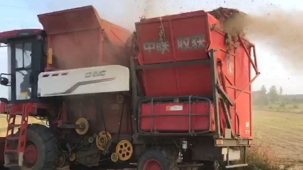 连续六年销量遥遥领先的中联收获，深受广大用户朋友们的支持与认
